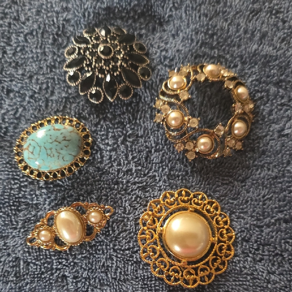 Vintage Gold and Pearl Brooch Set - Retro Victorian Bundle Of 5